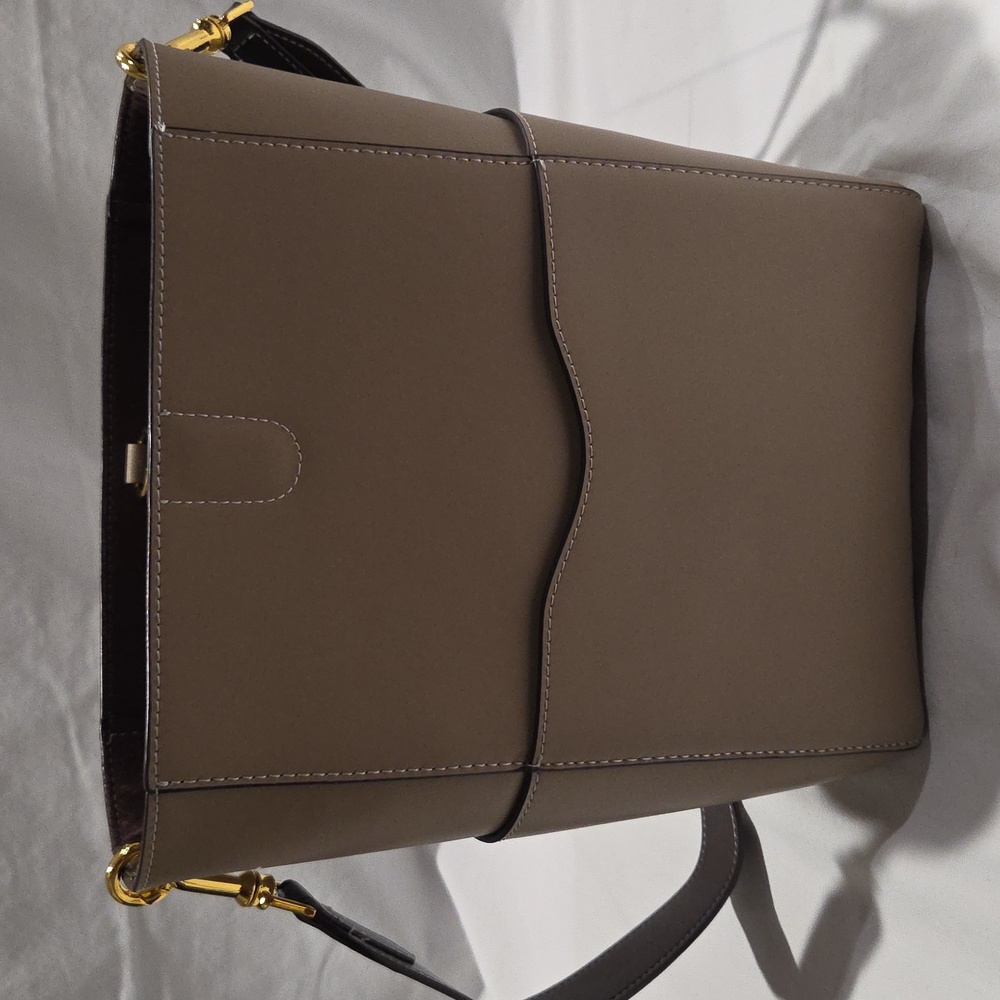 Aallyn Jordan Bucket Bag - Picture 2 of 16